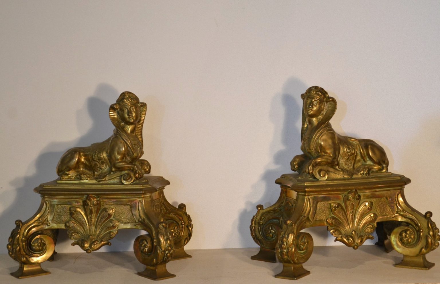 Chenets Bronze Doré Avec Griffons + Pare-feu – XIXe Siècle – Paire