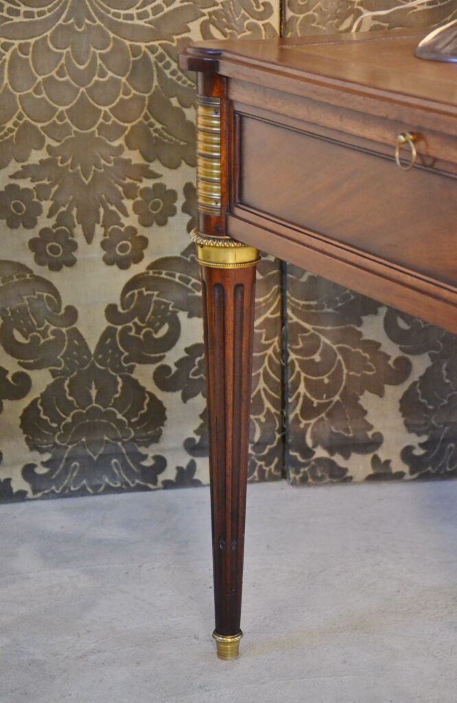 Bureau En Acajou Style Louis XVI - XIXème Siècle - Avec Usure - Meuble Ancien