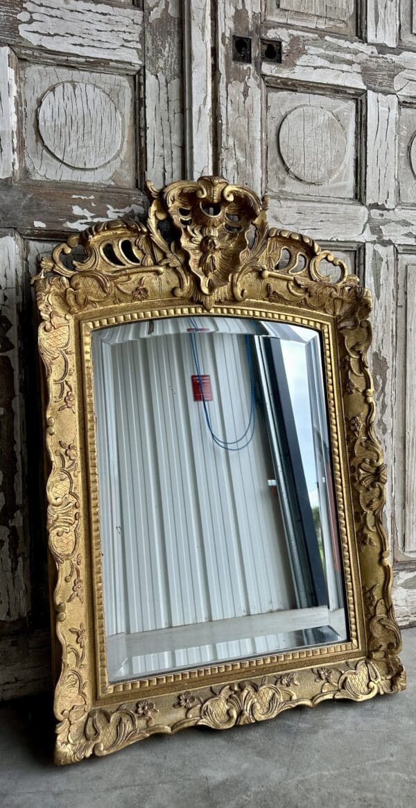 Miroir en bois doré d’époque 18e siècle