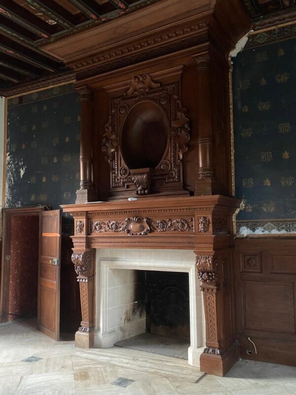 Cheminée de château style Renaissance en chêne XIXe siècle