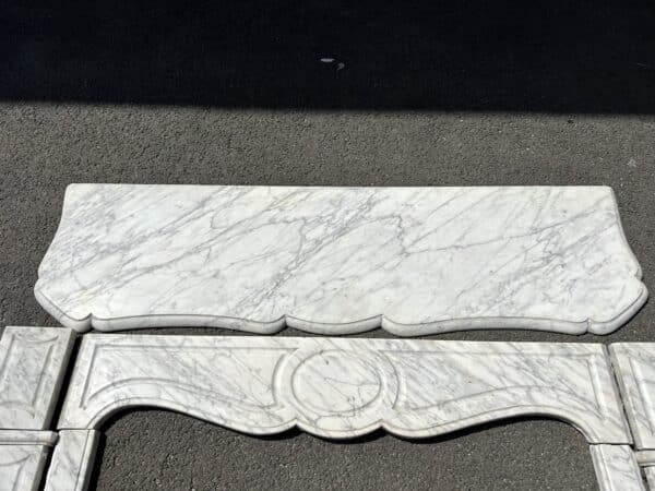 Cheminée pompadour de style Louis XV en marbre blanc – Image 7