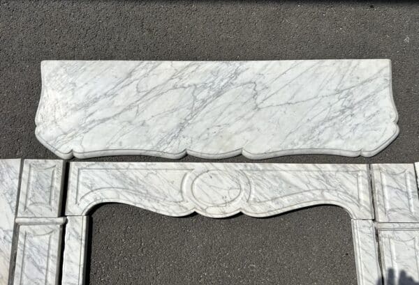 Cheminée pompadour de style Louis XV en marbre blanc – Image 10