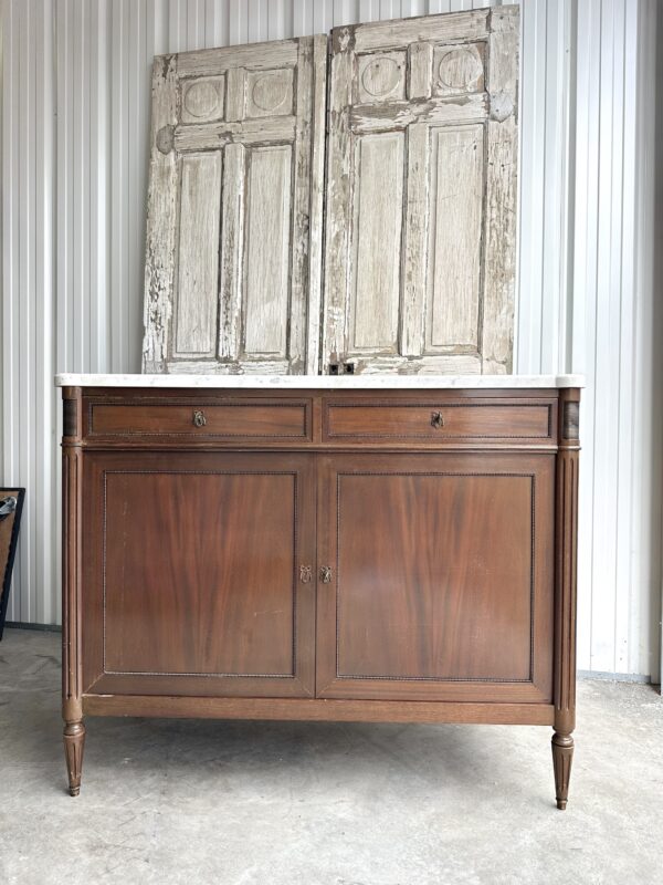 Buffet style Louis XVI en acajou circa 1950