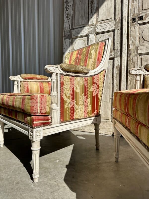 Paire de bergères Louis XVI 20e siècle – Image 4