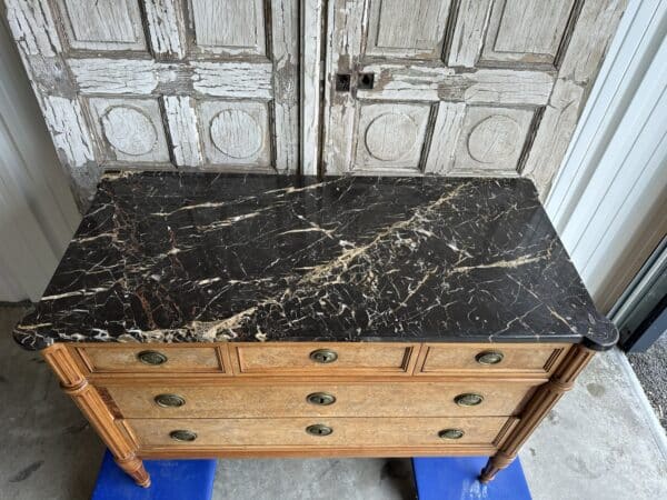 Commode de style Louis XVI en orme circa 1950 – Image 4