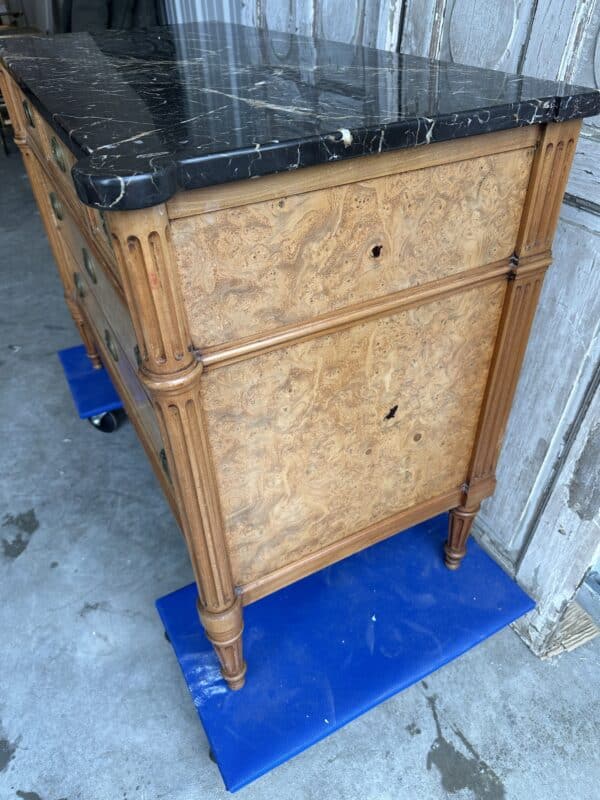 Commode de style Louis XVI en orme circa 1950 – Image 2