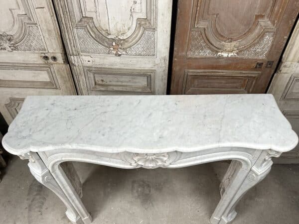 Cheminée de style Louis XV en marbre blanc de carrare époque fin 19e siècle – Image 14