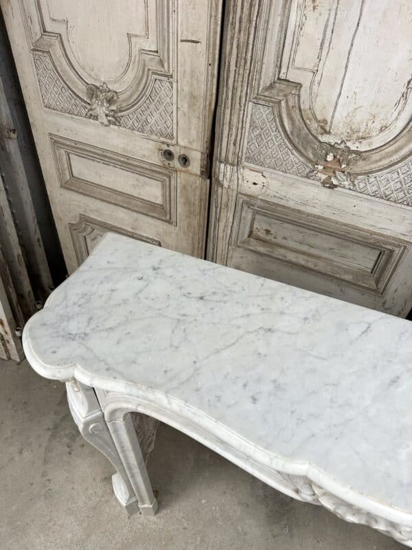 Cheminée de style Louis XV en marbre blanc de carrare époque fin 19e siècle – Image 15
