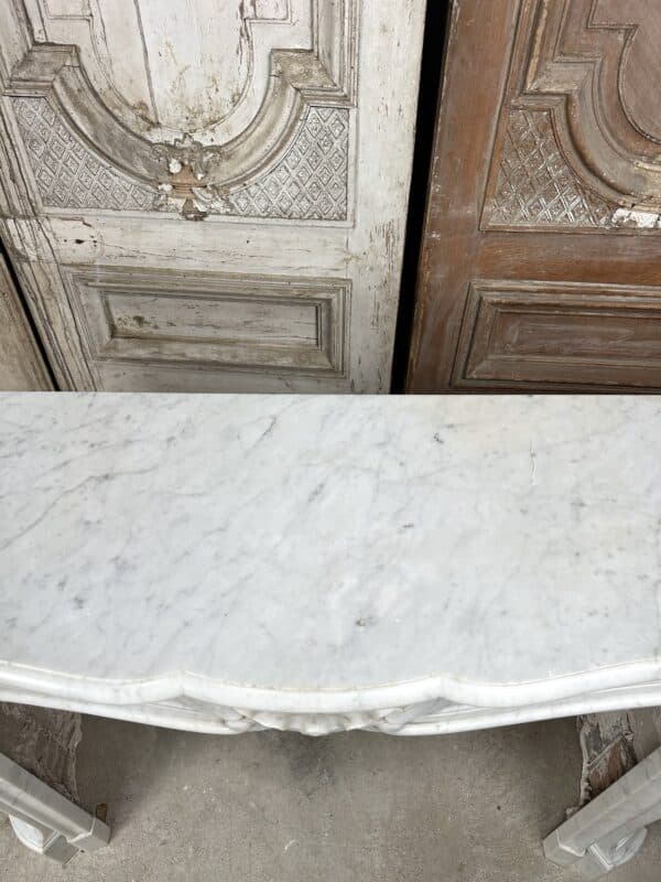 Cheminée de style Louis XV en marbre blanc de carrare époque fin 19e siècle – Image 16