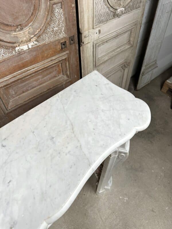 Cheminée de style Louis XV en marbre blanc de carrare époque fin 19e siècle – Image 17