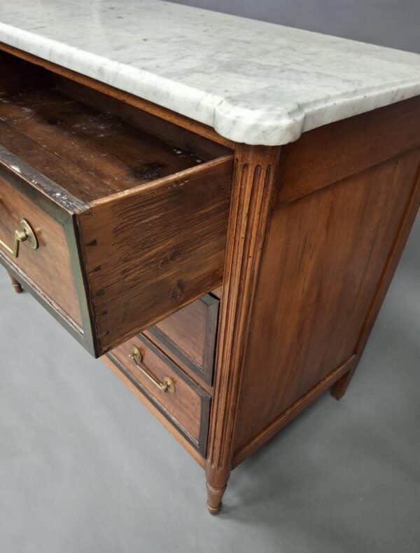 Commode Louis XVI en noyer vers 1800 – Image 3