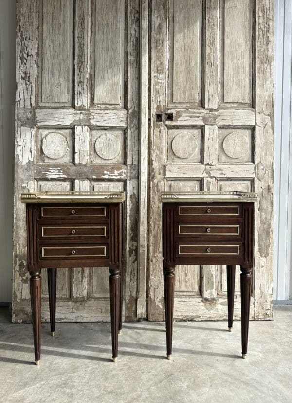 Paire de chevets de style Louis XVI acajou