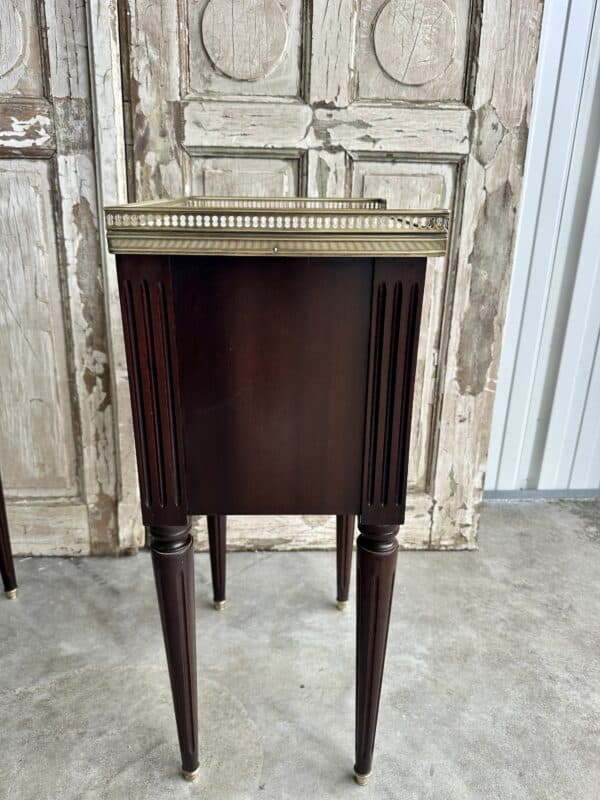 Paire de chevets de style Louis XVI acajou – Image 16