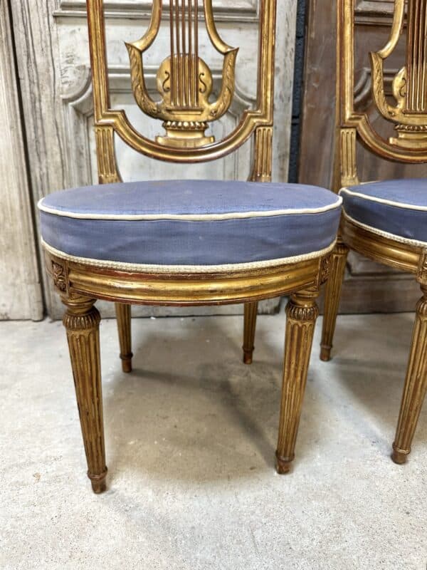 Paire de chaises style Louis XVI en bois doré – Image 2
