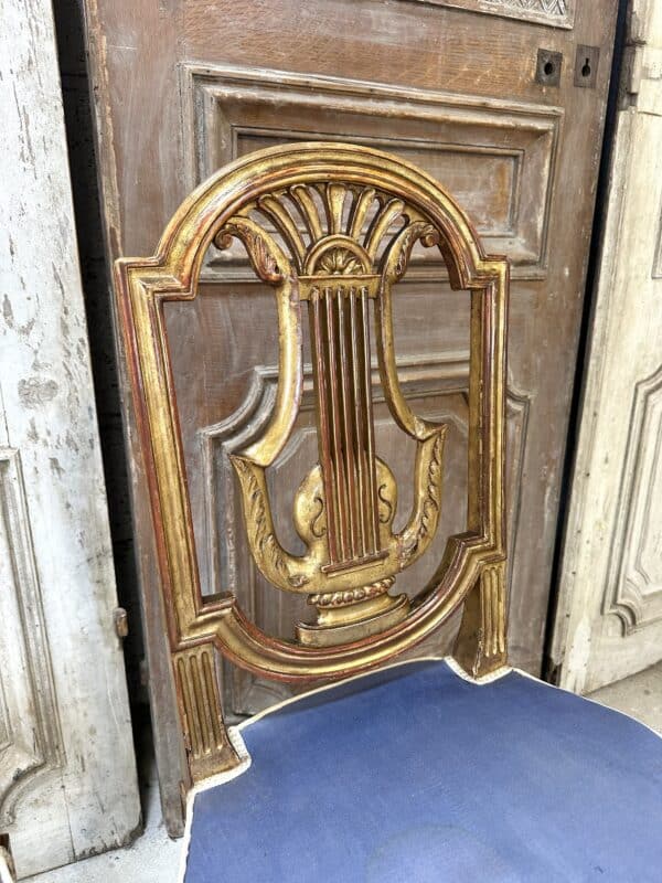 Paire de chaises style Louis XVI en bois doré – Image 4