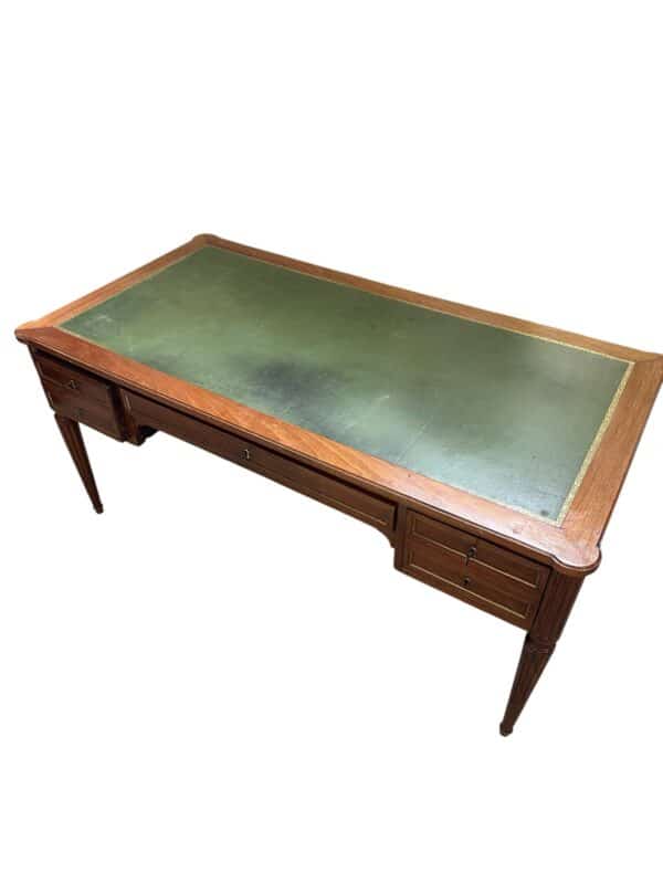 Bureau plat de style Louis XVI dessus cuir vert – Image 2