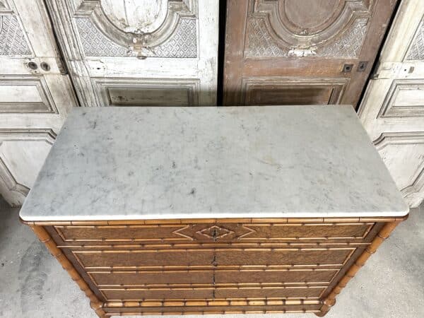 Commode faux bambou en érable époque fin 19e siècle – Image 8