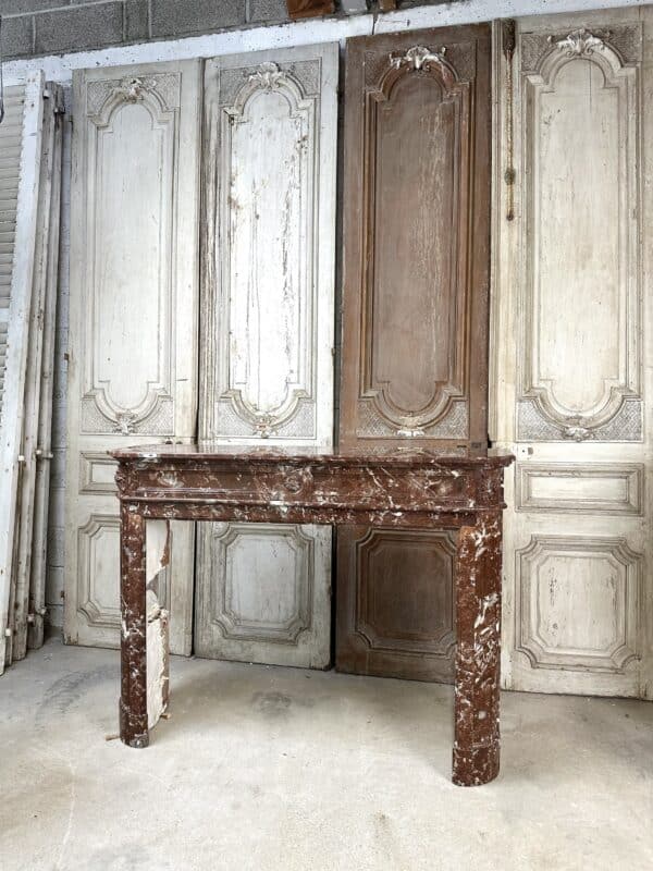 Cheminée en marbre rouge style Louis XVI fin 19e siècle