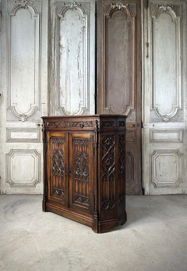 Buffet d’appui de style Néo-gothique époque 1900
