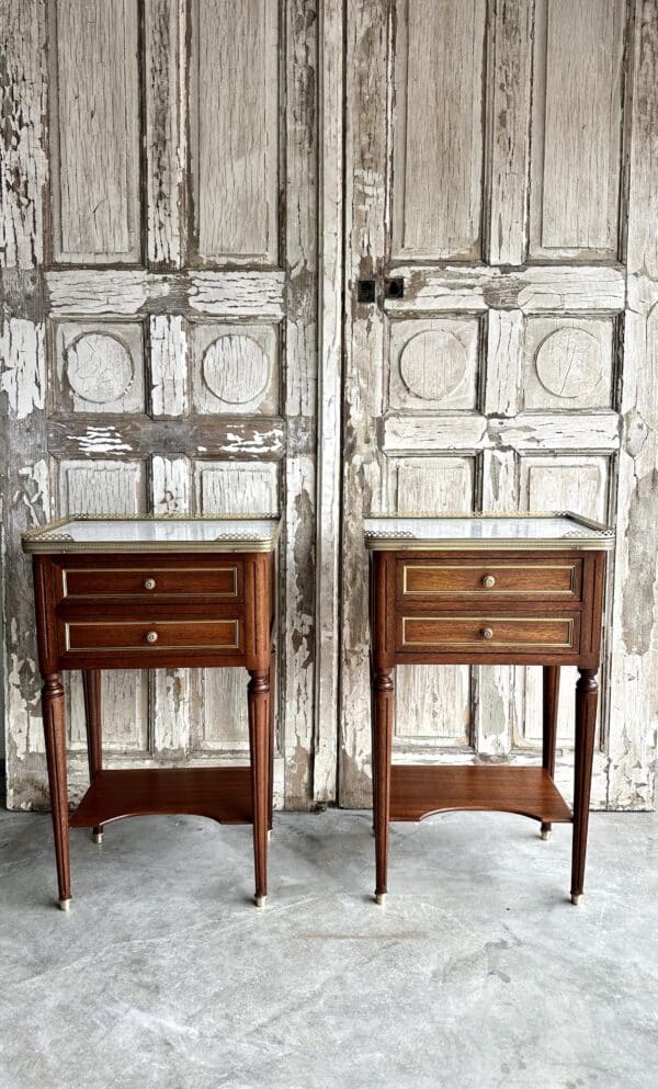 Paire de chevets en acajou style Louis XVI circa 1960