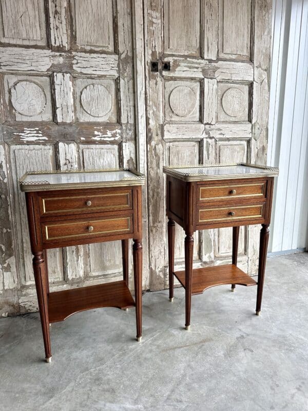 Paire de chevets en acajou style Louis XVI circa 1960 – Image 2