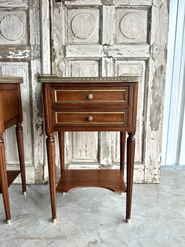Paire de chevets en acajou style Louis XVI circa 1960 – Image 4