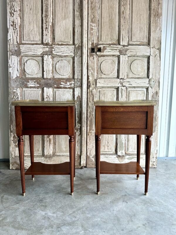 Paire de chevets en acajou style Louis XVI circa 1960 – Image 6
