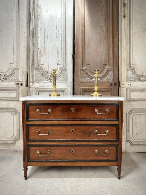Commode Louis XVI en noyer vers 1800 – Image 2