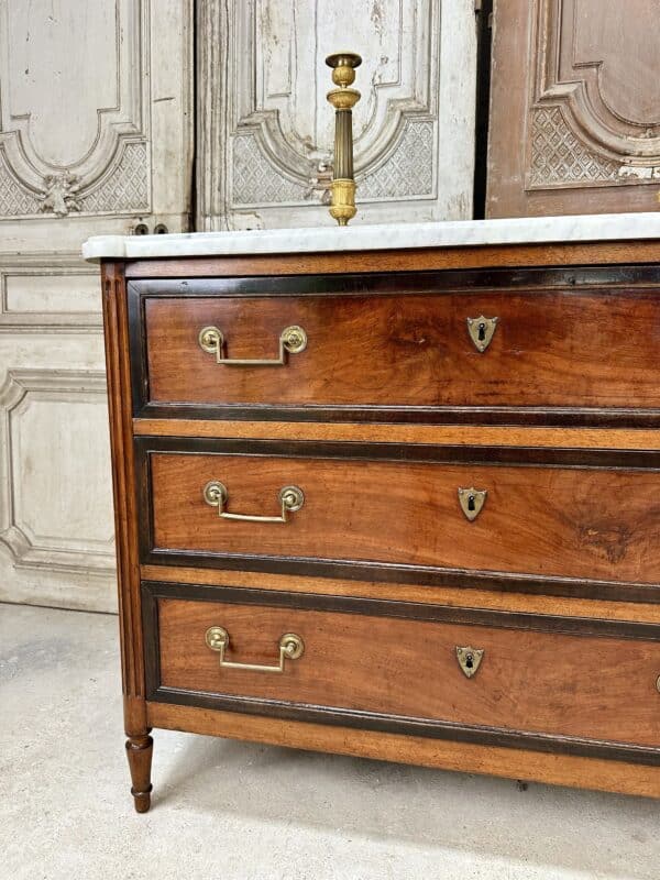 Commode Louis XVI en noyer vers 1800 – Image 3