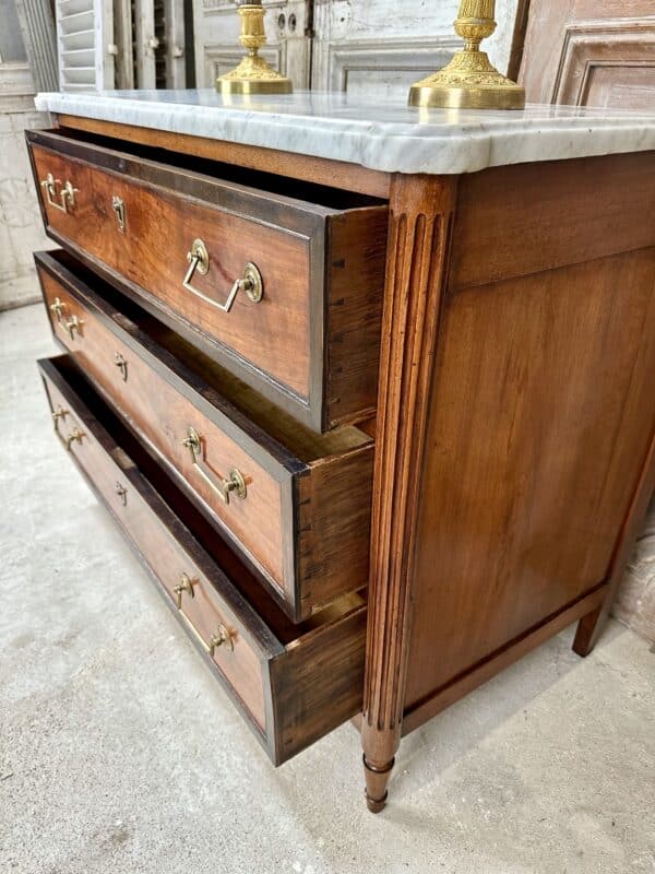Commode Louis XVI en noyer vers 1800 – Image 5