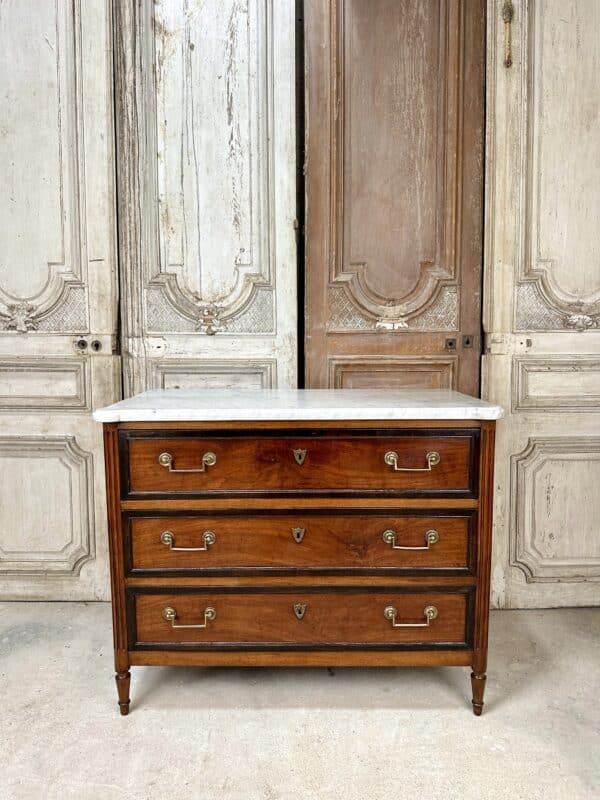 Commode Louis XVI en noyer vers 1800 – Image 9