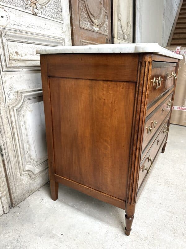 Commode Louis XVI en noyer vers 1800 – Image 10