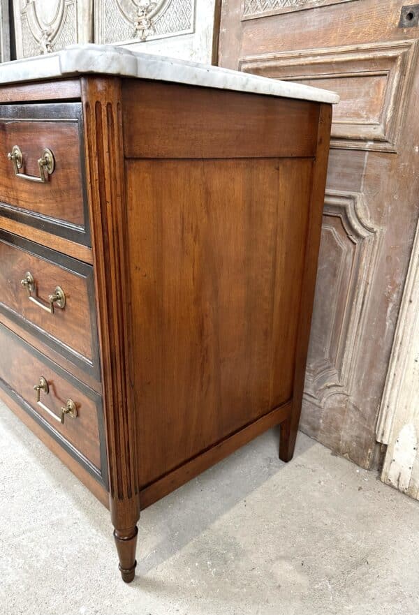 Commode Louis XVI en noyer vers 1800 – Image 11