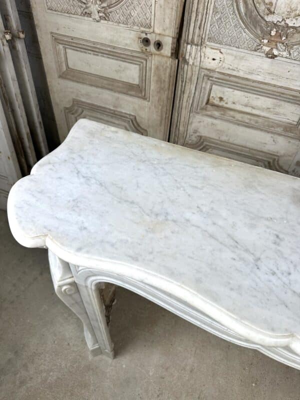Cheminée pompadour en marbre blanc de carrare époque fin 19e siècle – Image 9