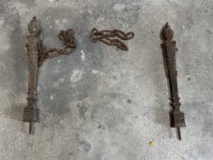 Deux éléments en fonte 19e