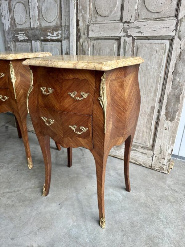 Paire de chevets style Louis XV en marqueterie 20e siècle – Image 2