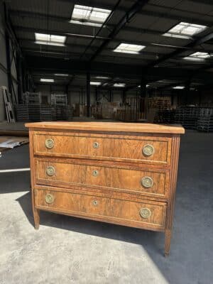 Commode de style Louis XVI en noyer 19e siècle