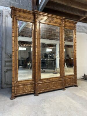 Armoire à glace 3 portes style faux bambou époque 19e siècle