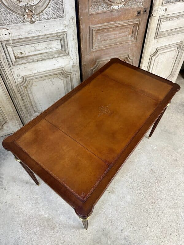Bureau plat de style Louis XVI en acajou – Image 3