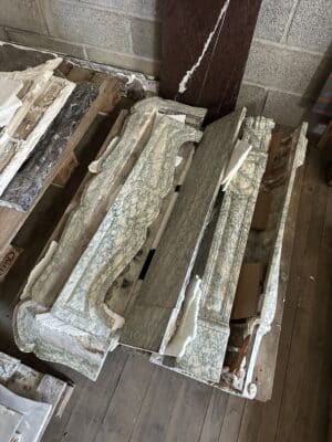 Cheminée pompadour en marbre vert d’Estours 19e siècle