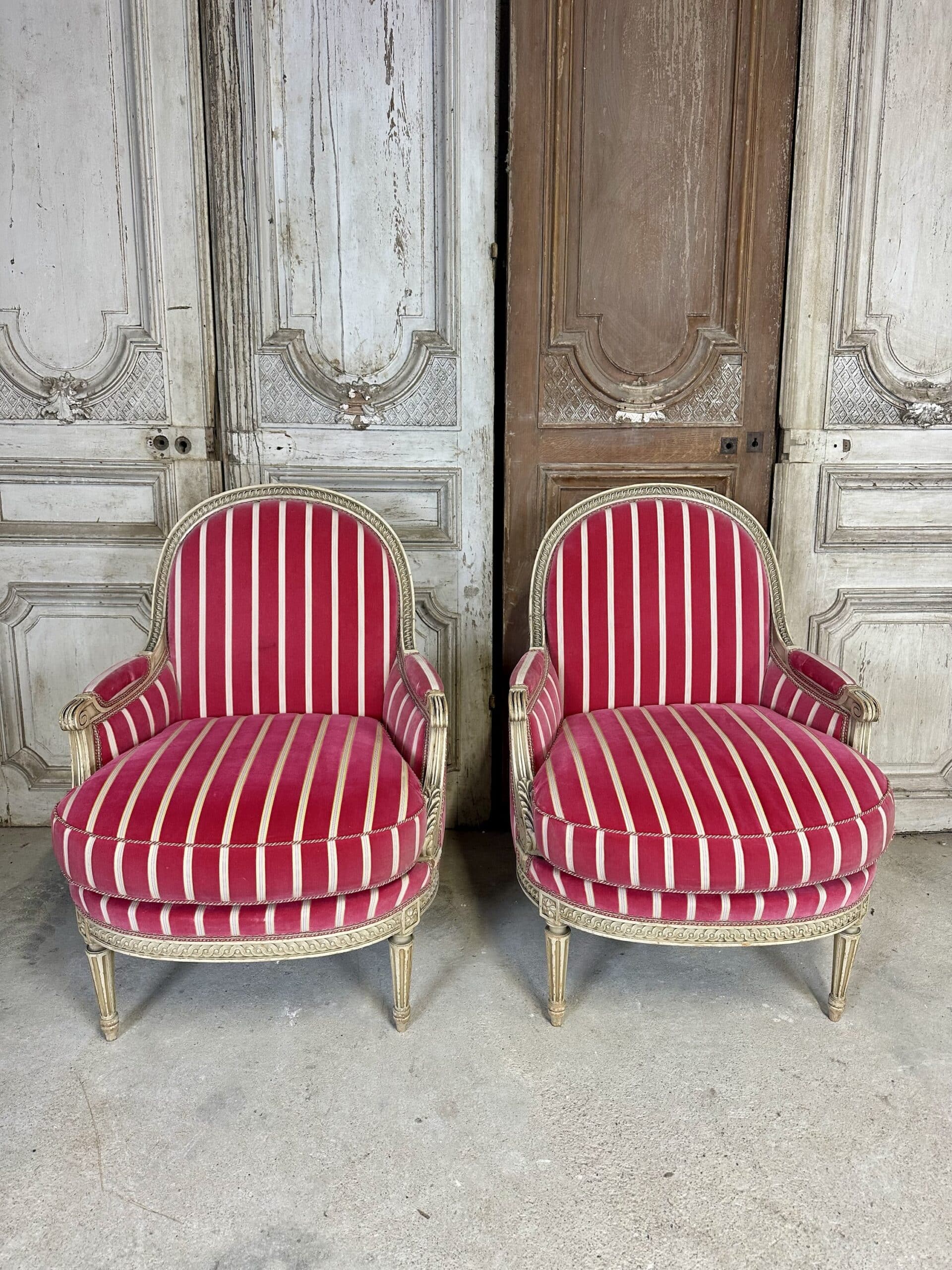 Paire de bergères de style Louis XVI – Image 4