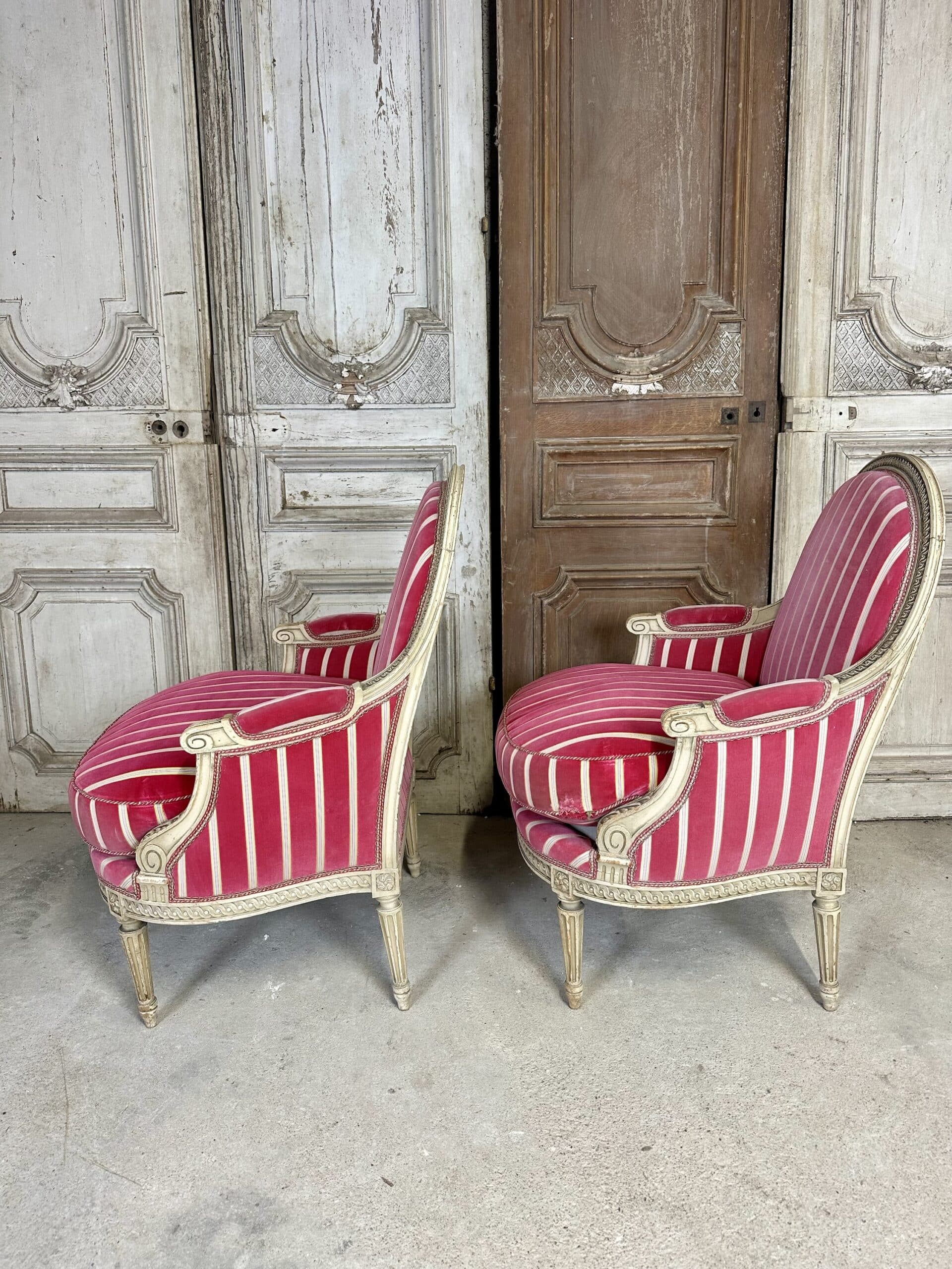 Paire de bergères de style Louis XVI – Image 5