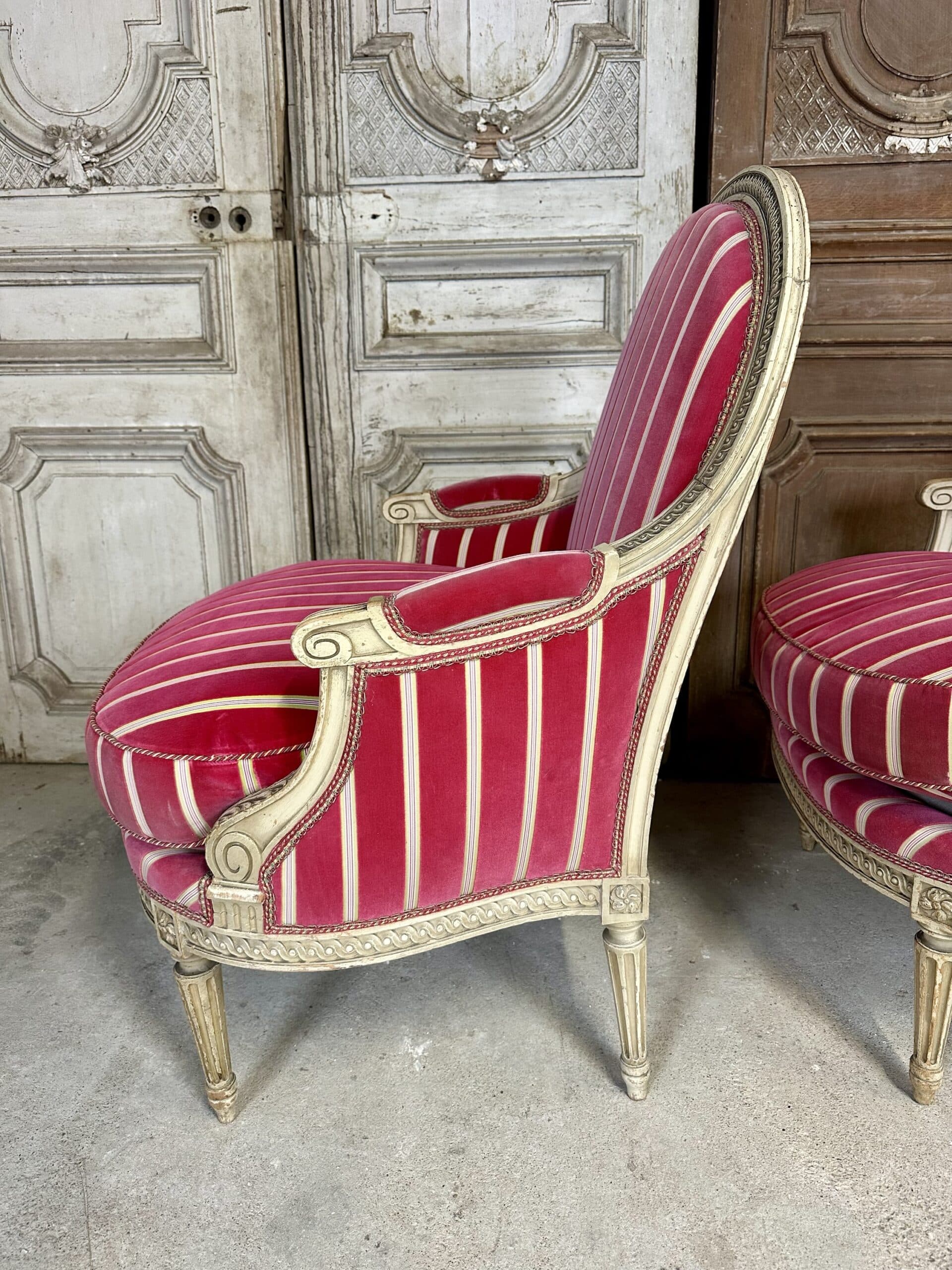 Paire de bergères de style Louis XVI – Image 6