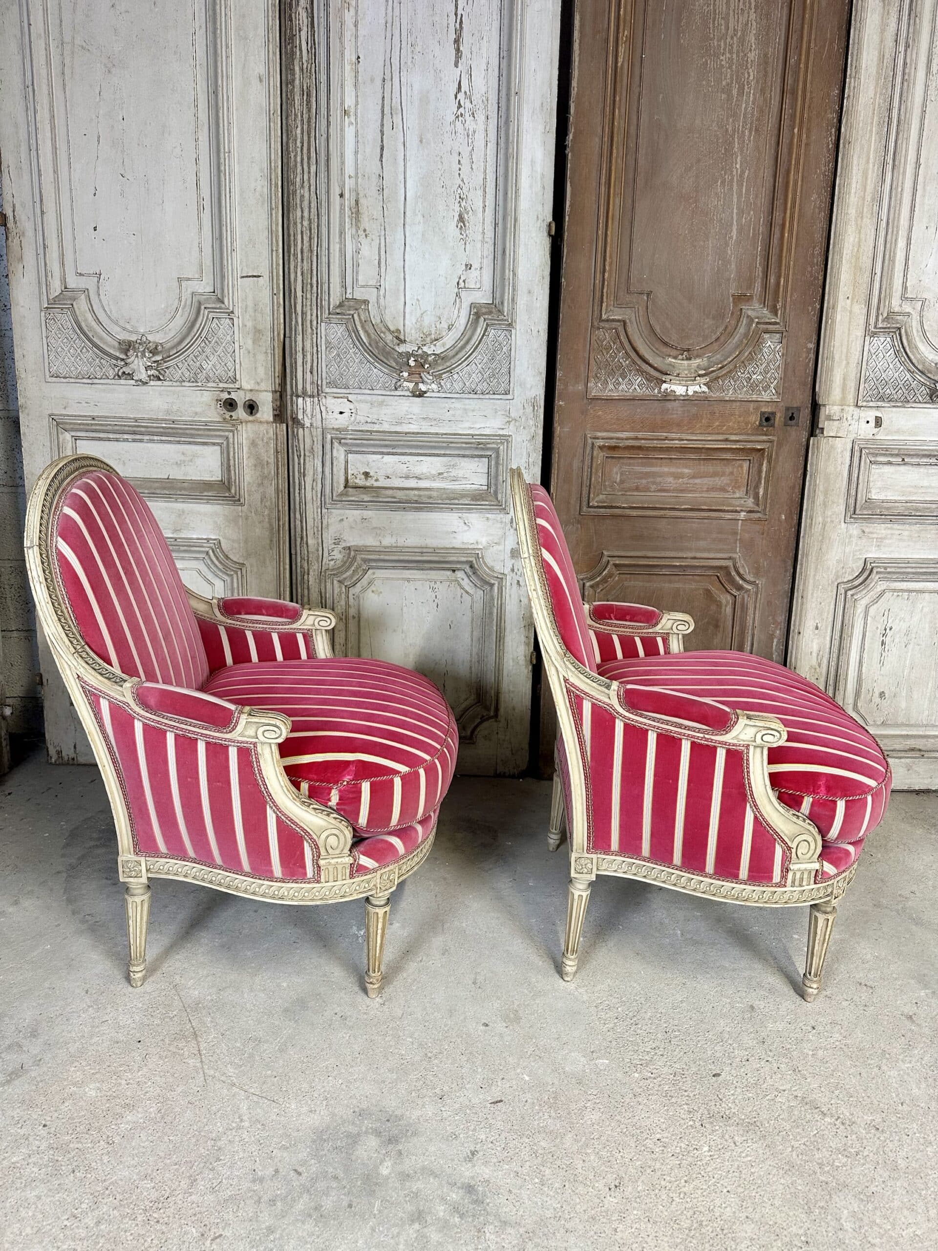 Paire de bergères de style Louis XVI – Image 9