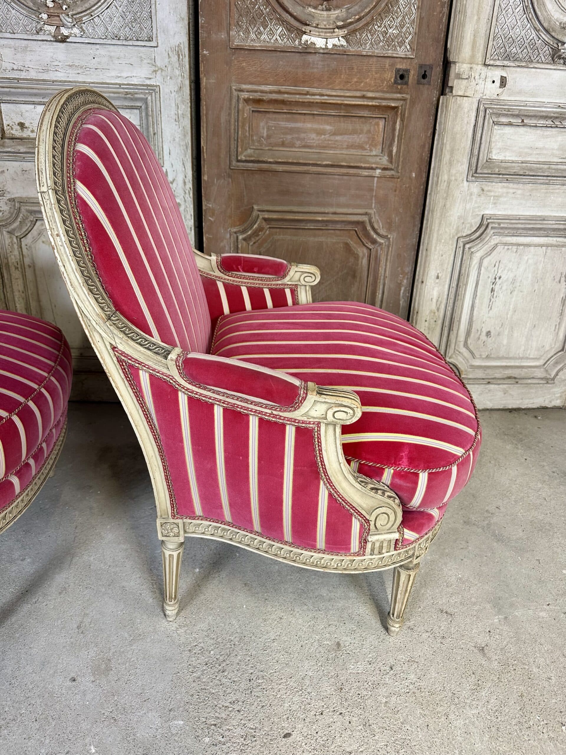 Paire de bergères de style Louis XVI – Image 10