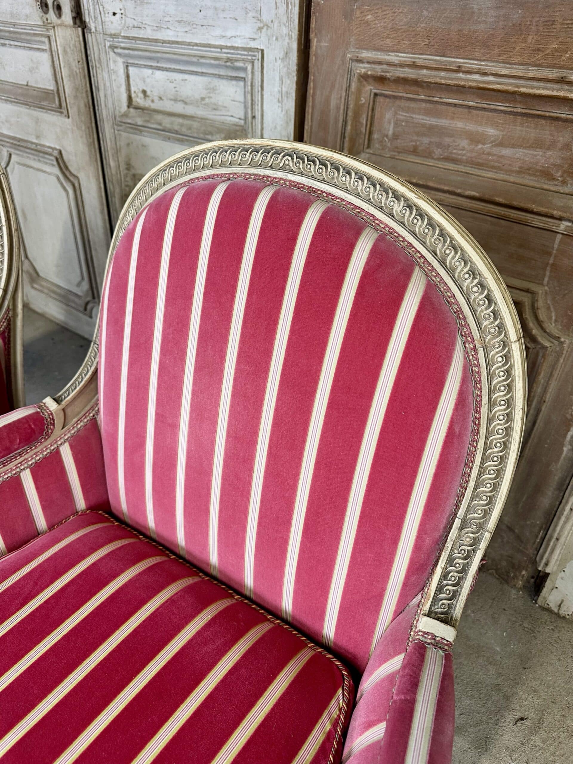 Paire de bergères de style Louis XVI – Image 12