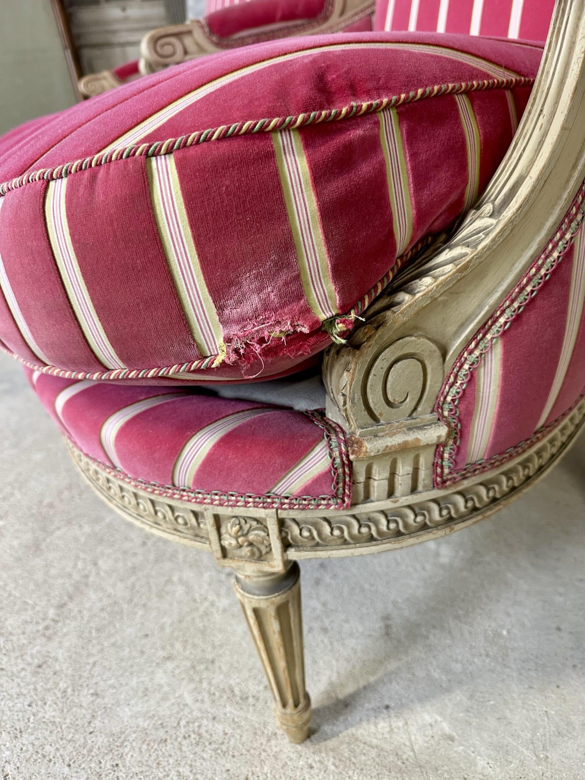 Paire de bergères de style Louis XVI – Image 13