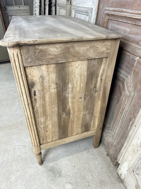 Commode Louis XVI en noyer blanchi circa 1800 – Image 5