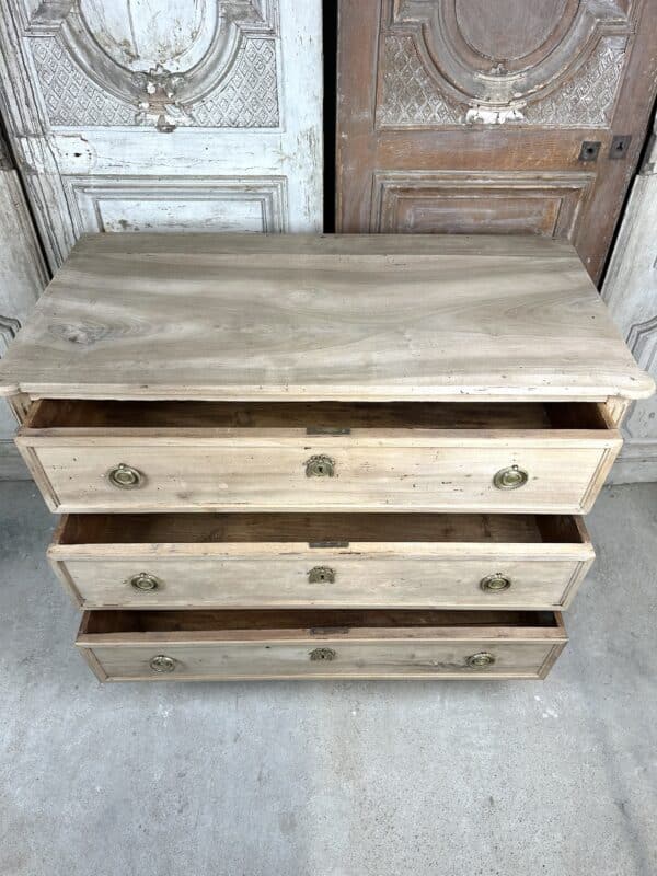 Commode Louis XVI en noyer blanchi circa 1800 – Image 7