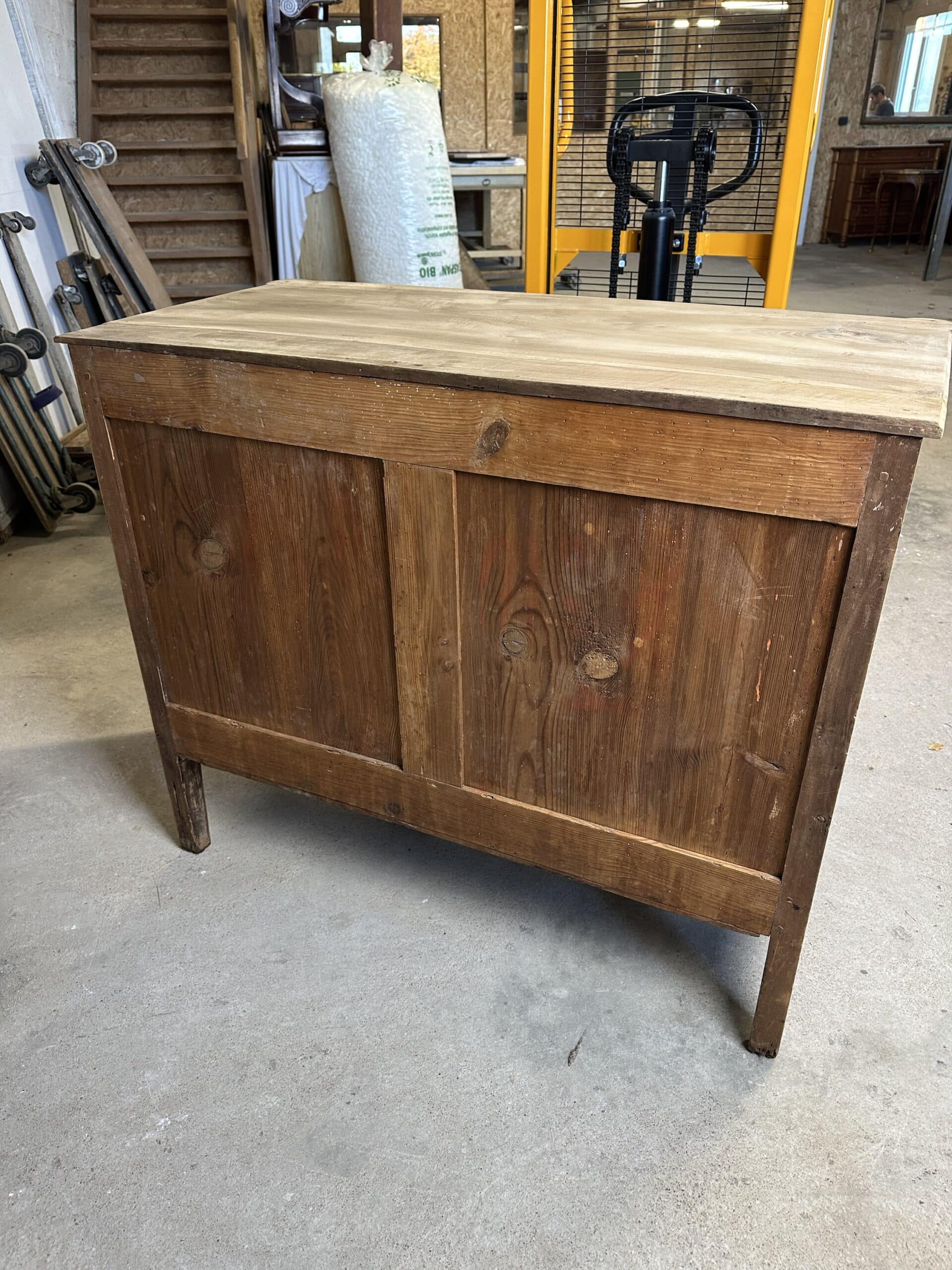 Commode Louis XVI en noyer blanchi circa 1800 – Image 13
